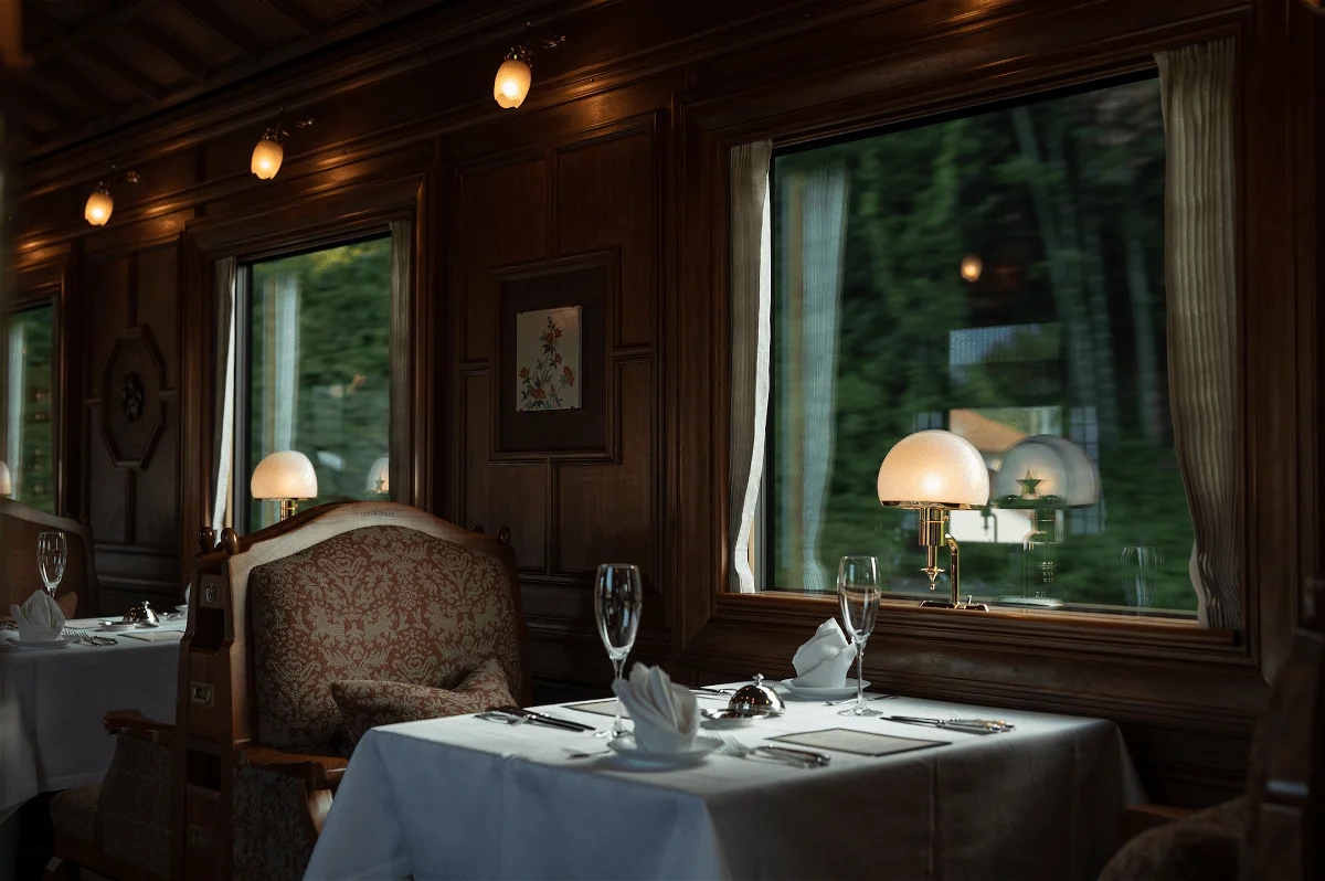 Cruise Train Seven Stars Japan, Table, Property, Window, Building, Interior design, Lighting, Chair